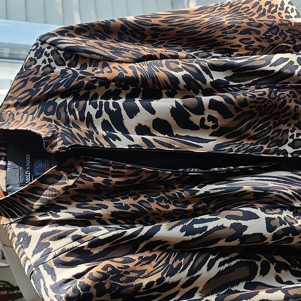 Molly & MaXX Ex Cond & Pro Cleaned Animal Print Cropped Jacket, Large, $45 - Picture 10 of 13